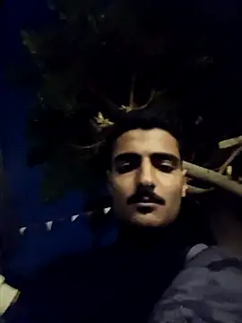 Snapshot of Medo_king1 chatting on February 4, 10:15 pm Medo king1 online show from February 4, 10:15 pm