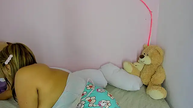 Snapshot of Kiikilove149 chatting on February 8, 1:53 am Kiikilove149 online show from February 8, 1:53 am