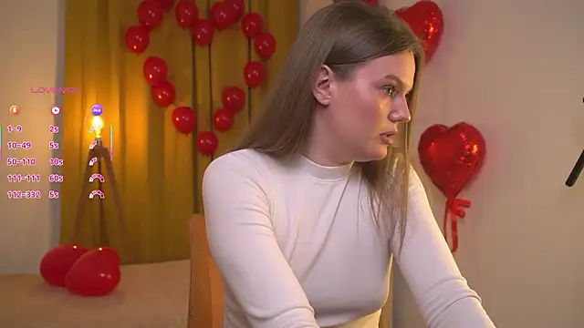 Snapshot of Agatha_Gris chatting on February 11, 9:42 pm Agatha Gris online show from February 11, 9:42 pm