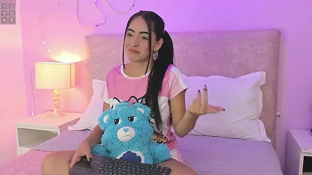 Snapshot of silkSigh149 chatting on February 3, 3:59 am silkSigh149 online show from February 3, 3:59 am