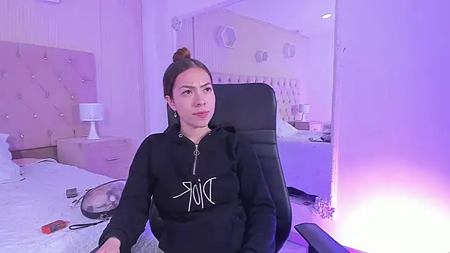 lizzyrossie online show from February 6, 2:09 pm