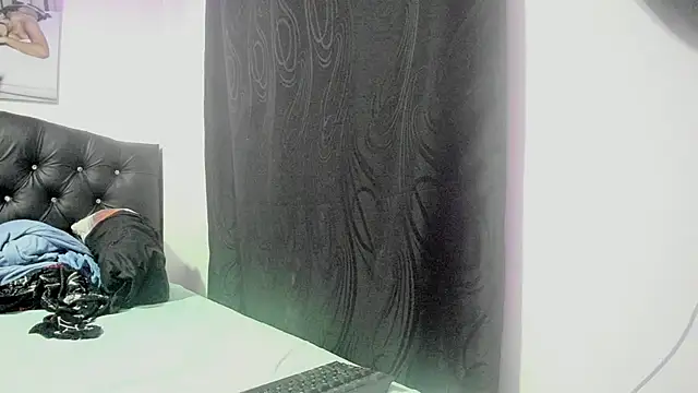 Snapshot of antonella__max chatting on February 24, 11:47 pm antonella max online show from February 24, 11:47 pm