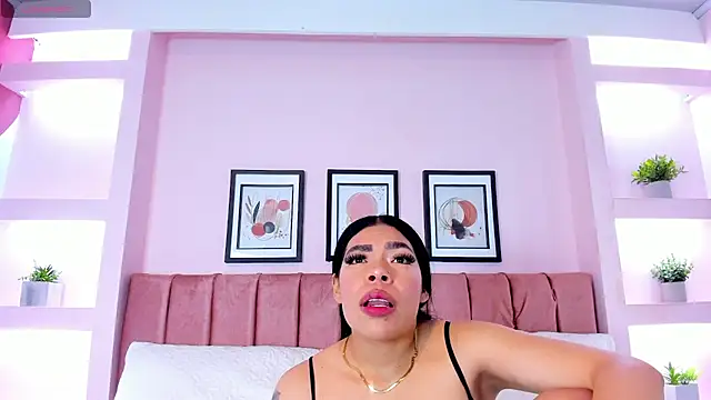 Snapshot of Sophia_Salem chatting on February 12, 12:00 pm Sophia Salem online show from February 12, 12:00 pm