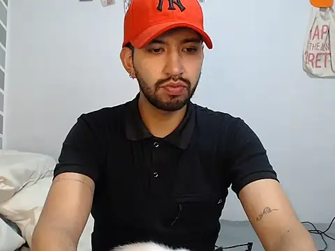 thomass1018 online show from June 13, 4:54 am