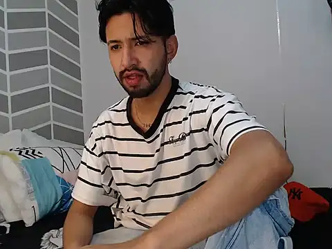 thomass1018 online show from June 19, 3:22 am