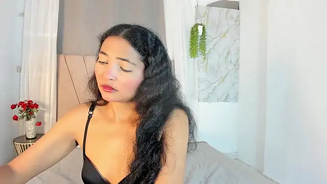 Snapshot of Elayha_28 chatting on June 7, 2:16 am Elayha 28 online show from June 7, 2:16 am