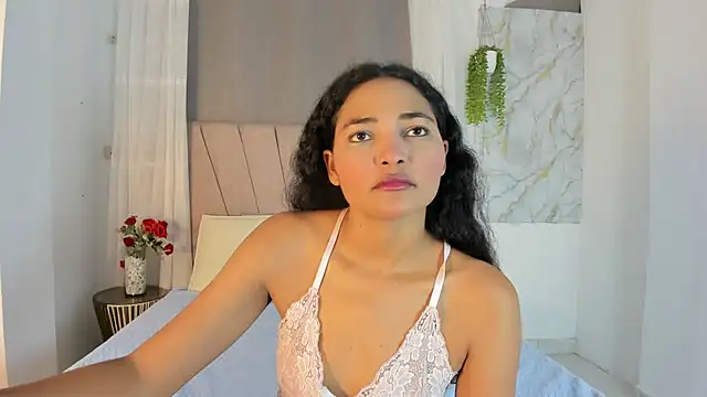 Snapshot of Elayha_28 chatting on June 14, 2:24 am Elayha 28 online show from June 14, 2:24 am