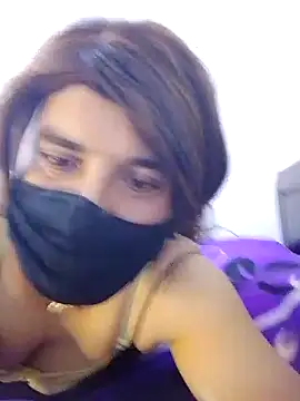 Snapshot of banouti28 chatting on June 3, 2:33 pm banouti28 online show from June 3, 2:33 pm