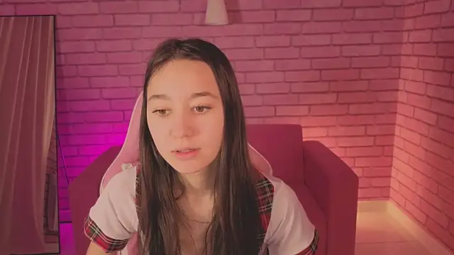 Snapshot of Nicole_Brownie chatting on February 11, 12:48 am Nicole Brownie online show from February 11, 12:48 am