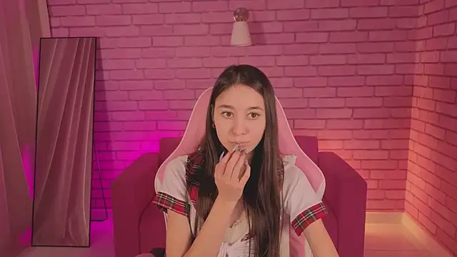 Snapshot of Nicole_Brownie chatting on February 12, 8:20 am Nicole Brownie online show from February 12, 8:20 am