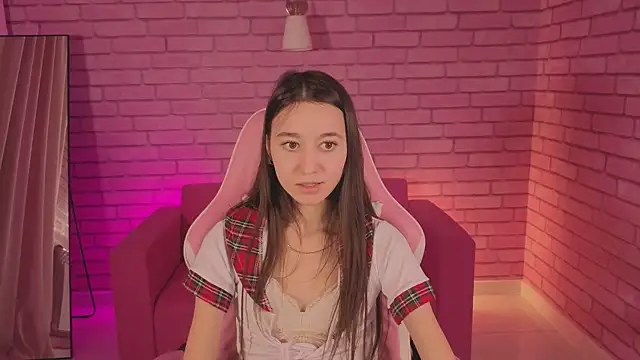 Snapshot of Nicole_Brownie chatting on February 13, 8:32 am Nicole Brownie online show from February 13, 8:32 am