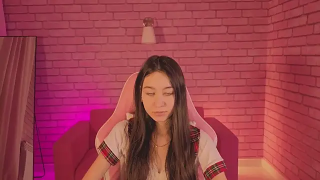 Snapshot of Nicole_Brownie chatting on February 14, 1:13 am Nicole Brownie online show from February 14, 1:13 am