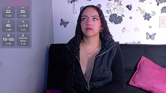 Snapshot of emiily_curly chatting on February 5, 11:04 am emiily curly online show from February 5, 11:04 am