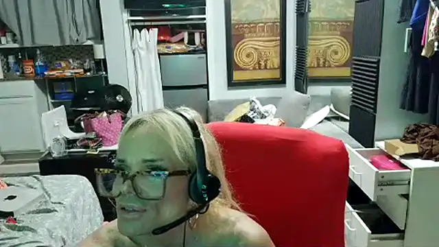 Snapshot of starandsky chatting on June 27, 11:21 pm starandsky online show from June 27, 11:21 pm