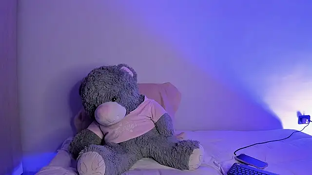 Snapshot of ViolettM chatting on February 18, 4:08 am ViolettM online show from February 18, 4:08 am