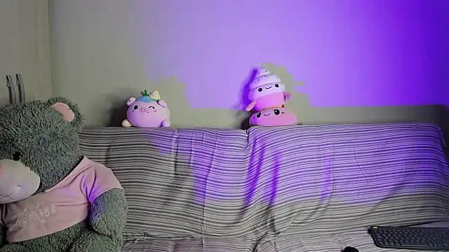 Snapshot of ViolettM chatting on February 20, 6:48 am ViolettM online show from February 20, 6:48 am