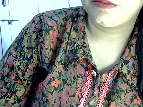 Snapshot of Cute_Aliyaa chatting on June 9, 1:56 pm Cute Aliyaa online show from June 9, 1:56 pm