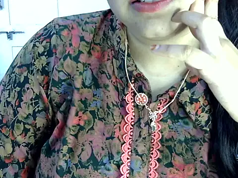 Snapshot of Cute_Aliyaa chatting on June 13, 2:26 pm Cute Aliyaa online show from June 13, 2:26 pm