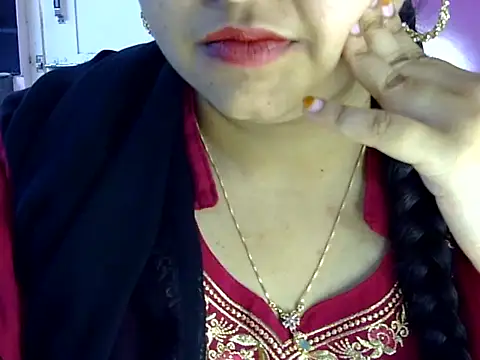 Snapshot of Cute_Aliyaa chatting on June 27, 11:04 am Cute Aliyaa online show from June 27, 11:04 am