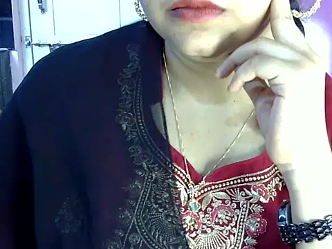 Snapshot of Cute_Aliyaa chatting on June 27, 1:28 pm Cute Aliyaa online show from June 27, 1:28 pm