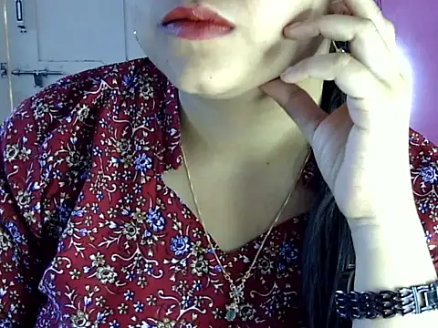 Snapshot of Cute_Aliyaa chatting on July 1, 11:34 am Cute Aliyaa online show from July 1, 11:34 am