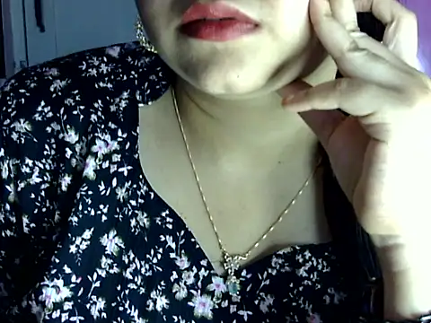 Snapshot of Cute_Aliyaa chatting on July 2, 1:50 pm Cute Aliyaa online show from July 2, 1:50 pm