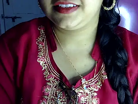 Snapshot of Cute_Aliyaa chatting on July 3, 1:28 pm Cute Aliyaa online show from July 3, 1:28 pm