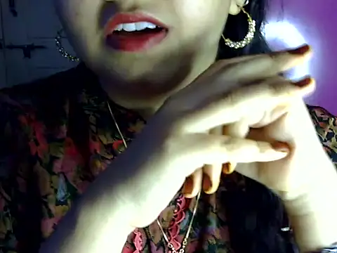 Snapshot of Cute_Aliyaa chatting on July 5, 1:07 pm Cute Aliyaa online show from July 5, 1:07 pm