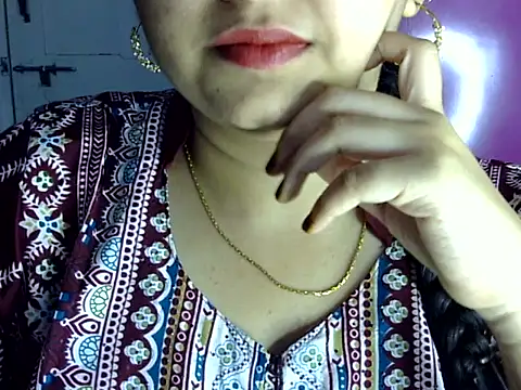 Snapshot of Cute_Aliyaa chatting on July 8, 1:48 pm Cute Aliyaa online show from July 8, 1:48 pm