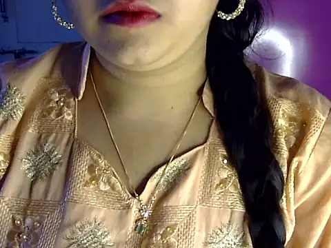 Snapshot of Cute_Aliyaa chatting on July 11, 12:52 pm Cute Aliyaa online show from July 11, 12:52 pm