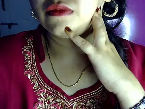 Snapshot of Cute_Aliyaa chatting on July 12, 1:24 pm Cute Aliyaa online show from July 12, 1:24 pm