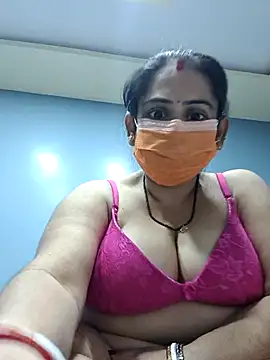 Snapshot of diyam4002 chatting on February 8, 8:45 pm diyam4002 online show from February 8, 8:45 pm