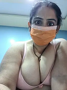 Snapshot of diyam4002 chatting on February 9, 9:19 pm diyam4002 online show from February 9, 9:19 pm