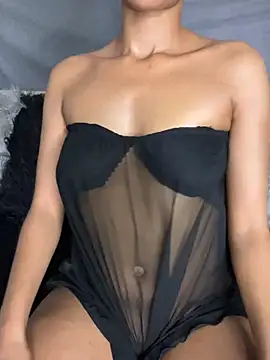 Snapshot of Hot_Mess18 chatting on May 10, 5:40 pm Hot Mess18 online show from May 10, 5:40 pm