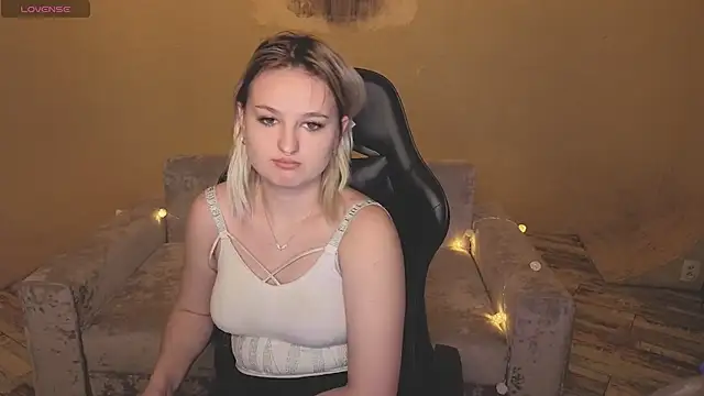 Snapshot of grase_neon chatting on February 6, 11:02 am grase neon online show from February 6, 11:02 am