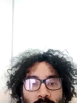 Snapshot of Batou1683 chatting on February 5, 8:52 am Batou1683 online show from February 5, 8:52 am