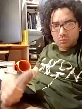 Snapshot of Batou1683 chatting on February 19, 12:50 am Batou1683 online show from February 19, 12:50 am