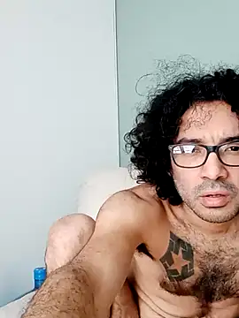 Snapshot of Batou1683 chatting on February 21, 10:16 am Batou1683 online show from February 21, 10:16 am