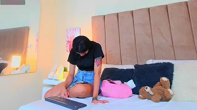 LANA LARSEN online show from April 21, 11:38 am