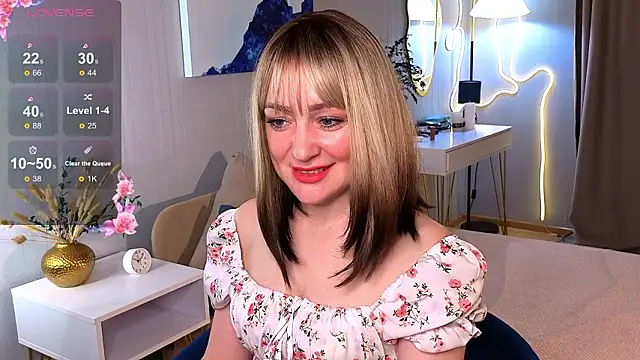 Oliiviaa  online show from February 18, 8:21 am