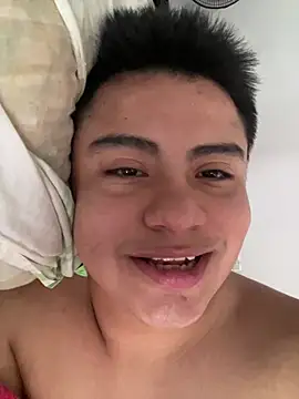 Snapshot of andresmahecha777 chatting on February 5, 8:35 pm andresmahecha777 online show from February 5, 8:35 pm