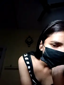 Snapshot of Mahira-- chatting on February 20, 7:43 am Mahira-- online show from February 20, 7:43 am