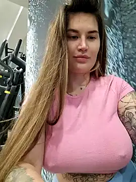 Snapshot of TattooGirlAlia chatting on December 25, 6:19 pm TattooGirlAlia online show from December 25, 6:19 pm