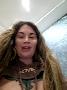 Snapshot of TattooGirlAlia chatting on January 5, 7:39 pm TattooGirlAlia online show from January 5, 7:39 pm