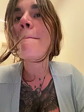 Snapshot of TattooGirlAlia chatting on October 2, 6:37 pm TattooGirlAlia online show from October 2, 6:37 pm