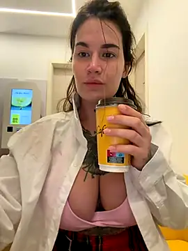 Snapshot of TattooGirlAlia chatting on October 3, 6:43 am TattooGirlAlia online show from October 3, 6:43 am