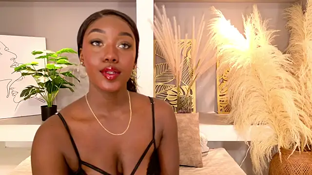 daniellabrown online show from April 14, 9:43 pm