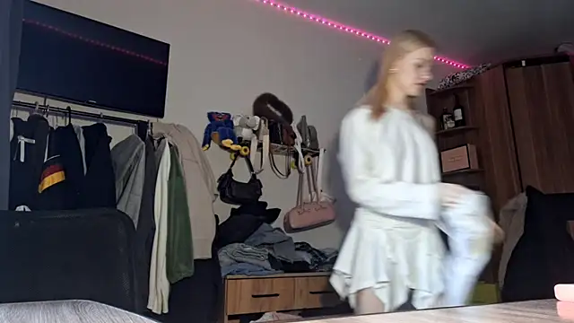 ChongTreece online show from February 6, 5:12 am