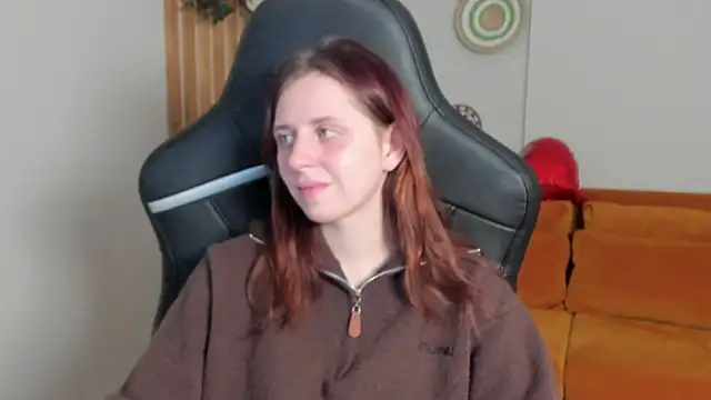 Snapshot of FreyaVey chatting on February 16, 5:36 am FreyaVey online show from February 16, 5:36 am