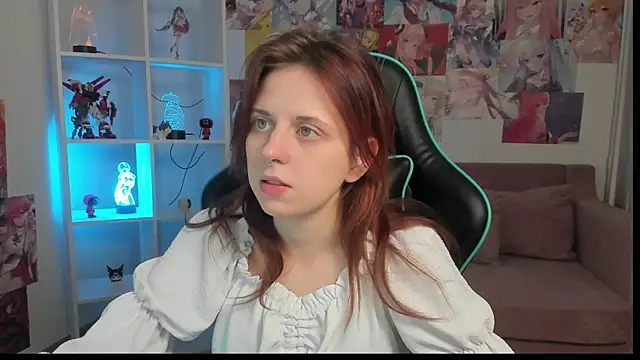 Snapshot of FreyaVey chatting on February 24, 5:16 am FreyaVey online show from February 24, 5:16 am